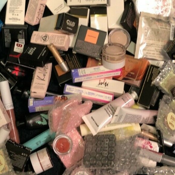 ipsy Other - 25 ITEM MYSTERY BEAUTY~ MAKEUP OFFER BOX